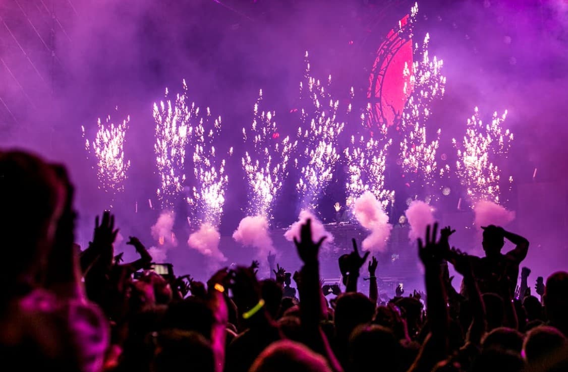 Playlist: 10 temazos de electro latino que nunca fallan