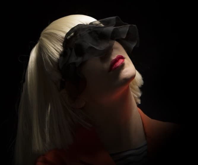 Todo sobre "Chandelier" de Sia: letra, significado y video