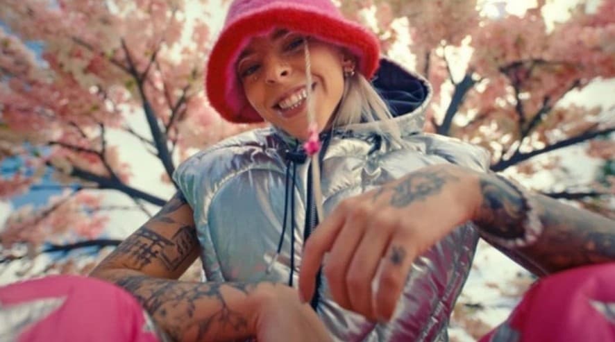 Significado detrás de la letra de "BIAF <3" - Young Miko