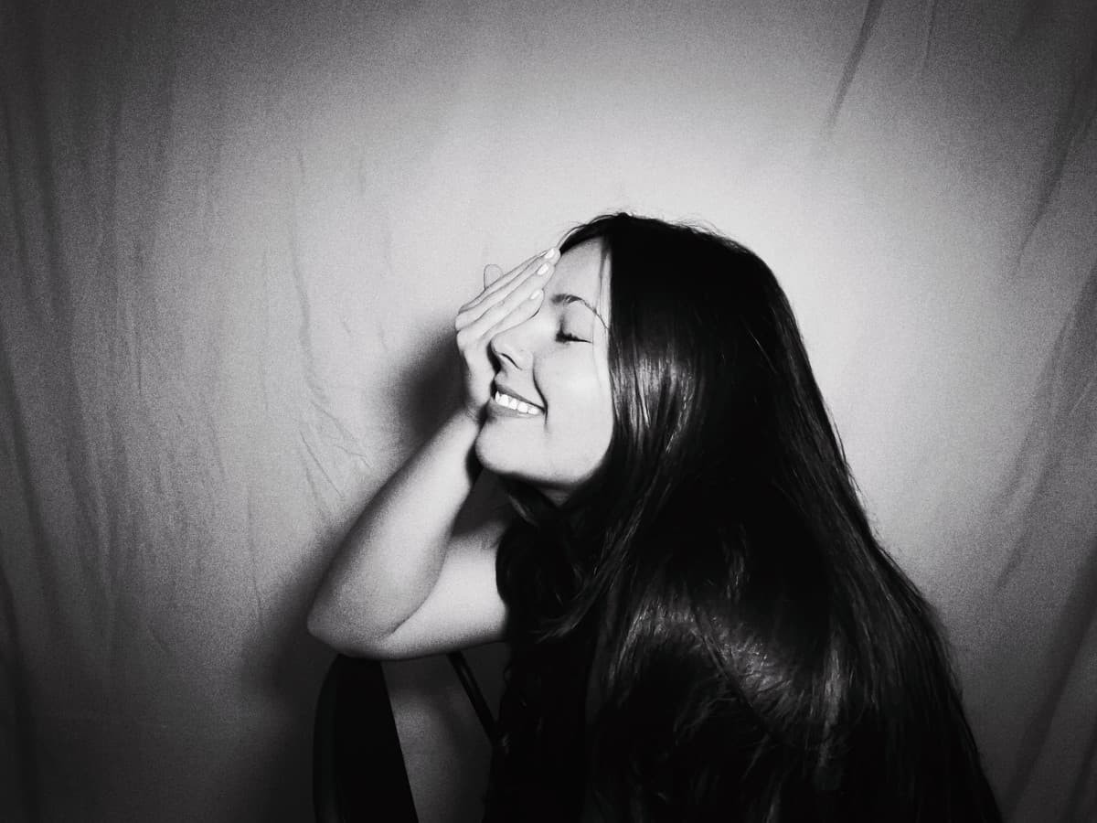 “Sailor Song” Lyrics Meaning: Gigi Perez’s Love Song Explained