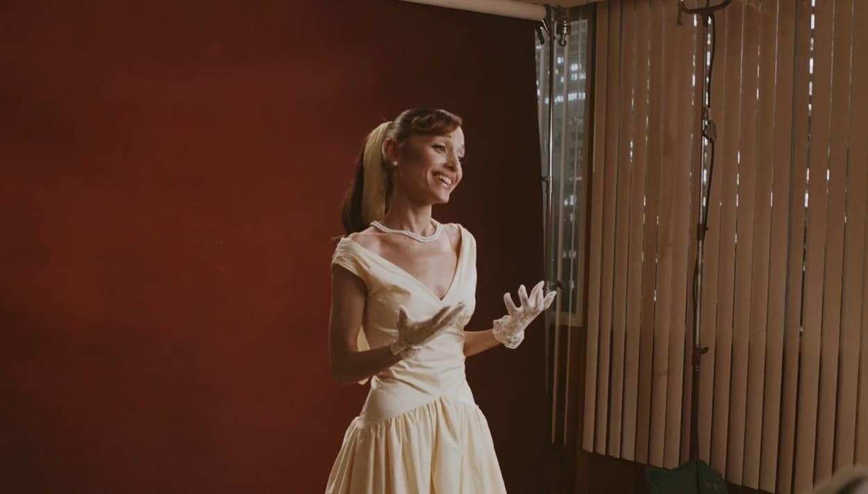 Ariana Grande "like i do": Lyrics Meaning - Love or Fame?