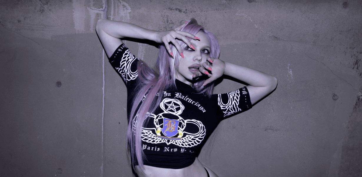 ADÉLA “Ain’t In LA” Lyrics Meaning: Dreams Beyond Hollywood