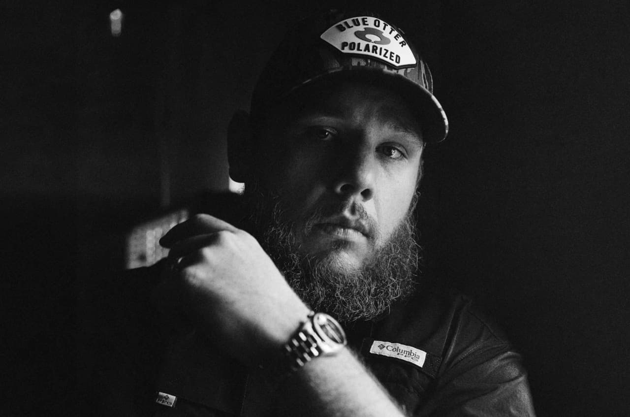 "Sleepless in a Hotel Room" by Luke Combs: Meaning Explained